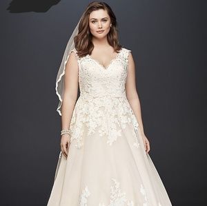 WHITE WEDDING DRESS + VEIL